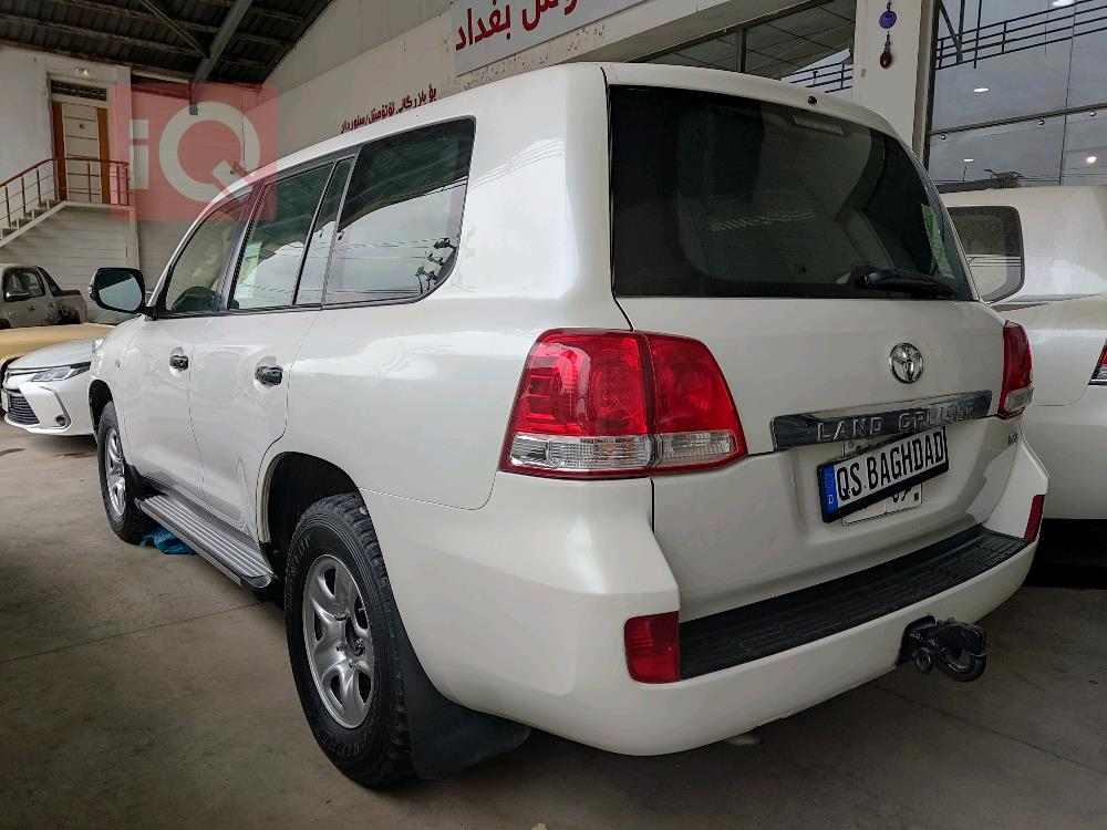 تۆیۆتا لاند کروزەر